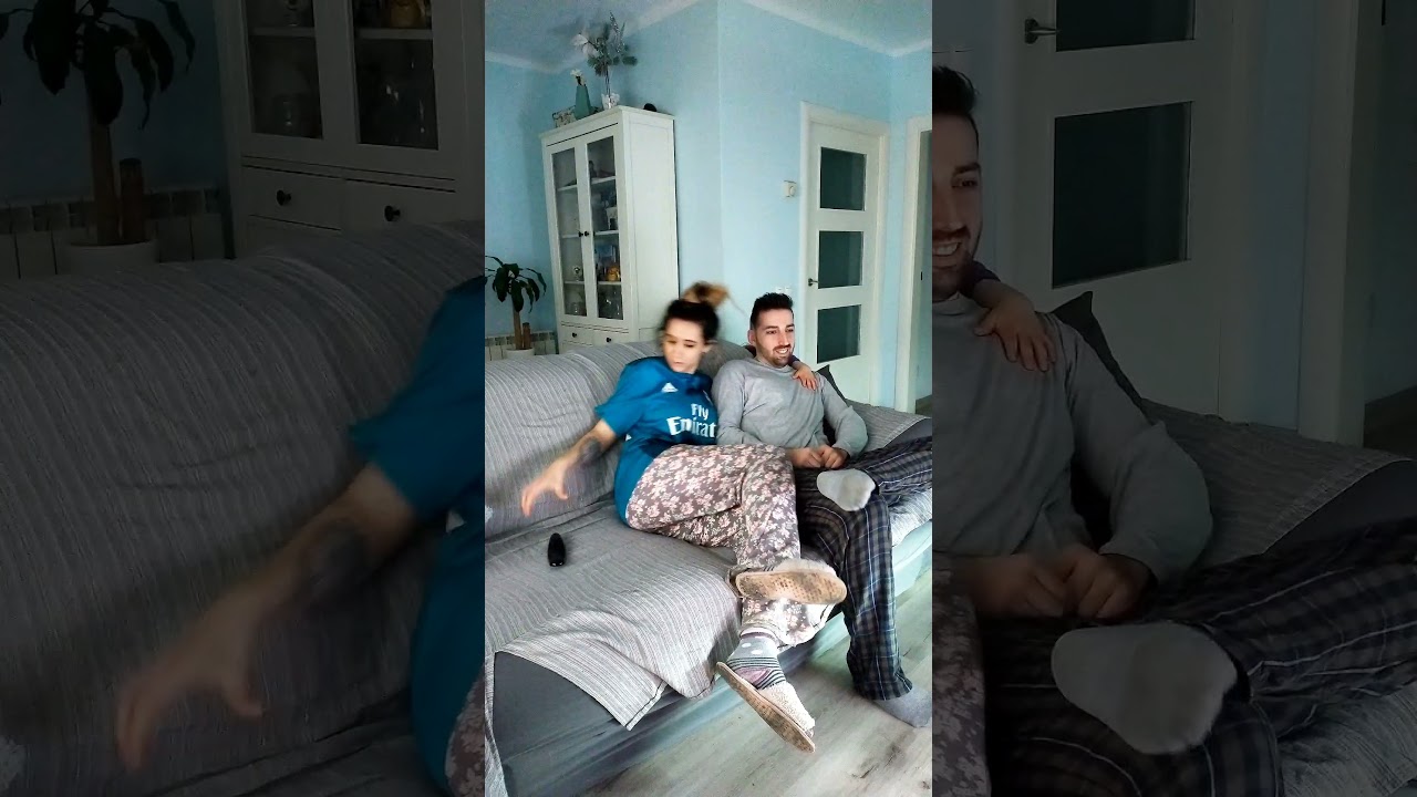 LA MEJOR BROMA durante una peli de miedo😱🤣 #shorts | Familobis