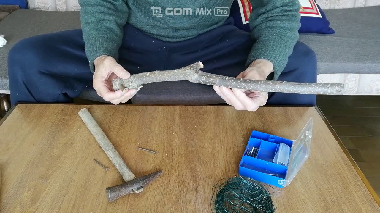 メジロの吊り餌台を作ります。来てくれるでしょうか。