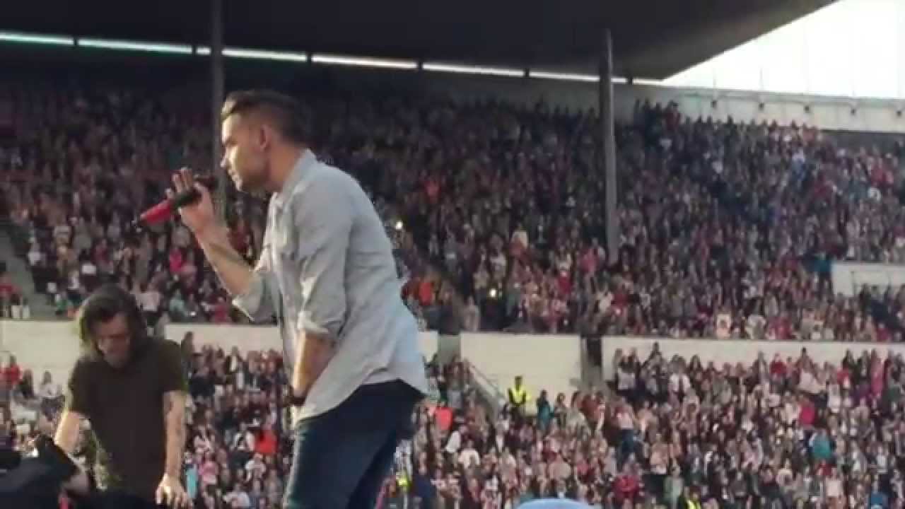 One Direction - Kiss You / OTRA Helsinki, Finland 27/6