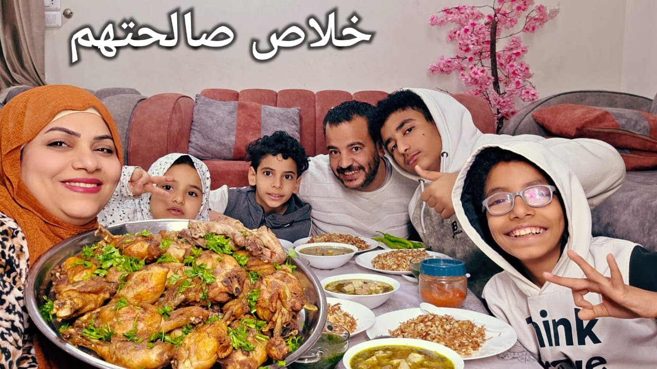 كانوا زعلانين عشان سبتهم لوحدهم بس ما بقدرش ع زعلهم شوف السفره اللي انا عملتها القلقاس بالسلق و5ك دب
