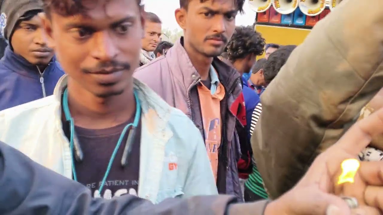 কে আসল বাপ সেটা বুঝিয়ে দিল । পুরো উল্টে পাল্টে সেকে দিচ্ছে। সুর ও ঝংকার সাউন্ড VS হাজরা সাউন্ড।