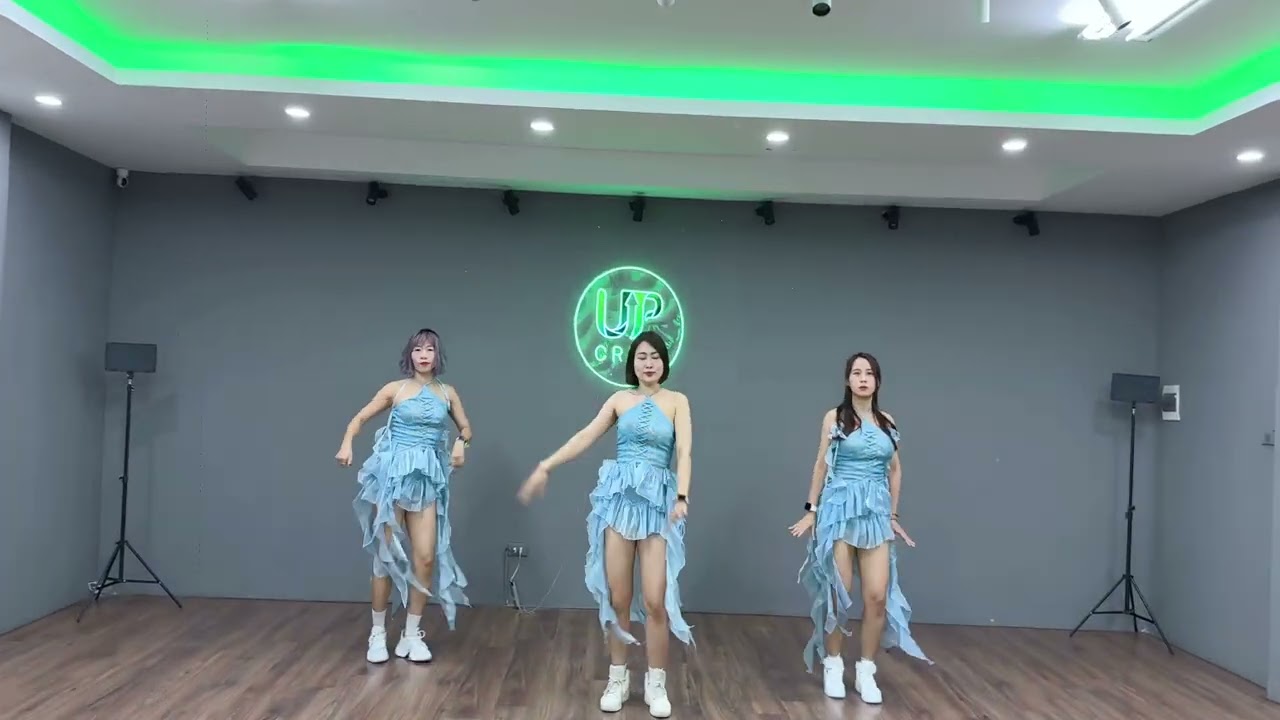 HẠT MƯA VƯƠNG VẤN REMIX - Choreo Hường Nguyễn | Upcrew | Dance Fitness