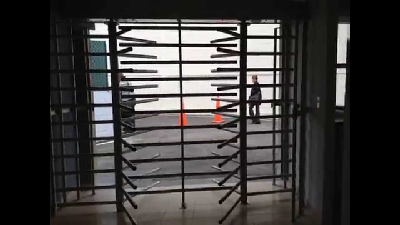 INSTALACION DE TORNIQUETE DE ACCESO PEATONAL