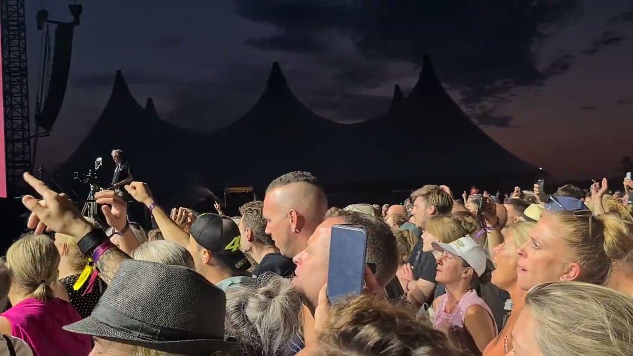 Live - Lightning crashes live @bospopweert @Bospops 2023 July 8