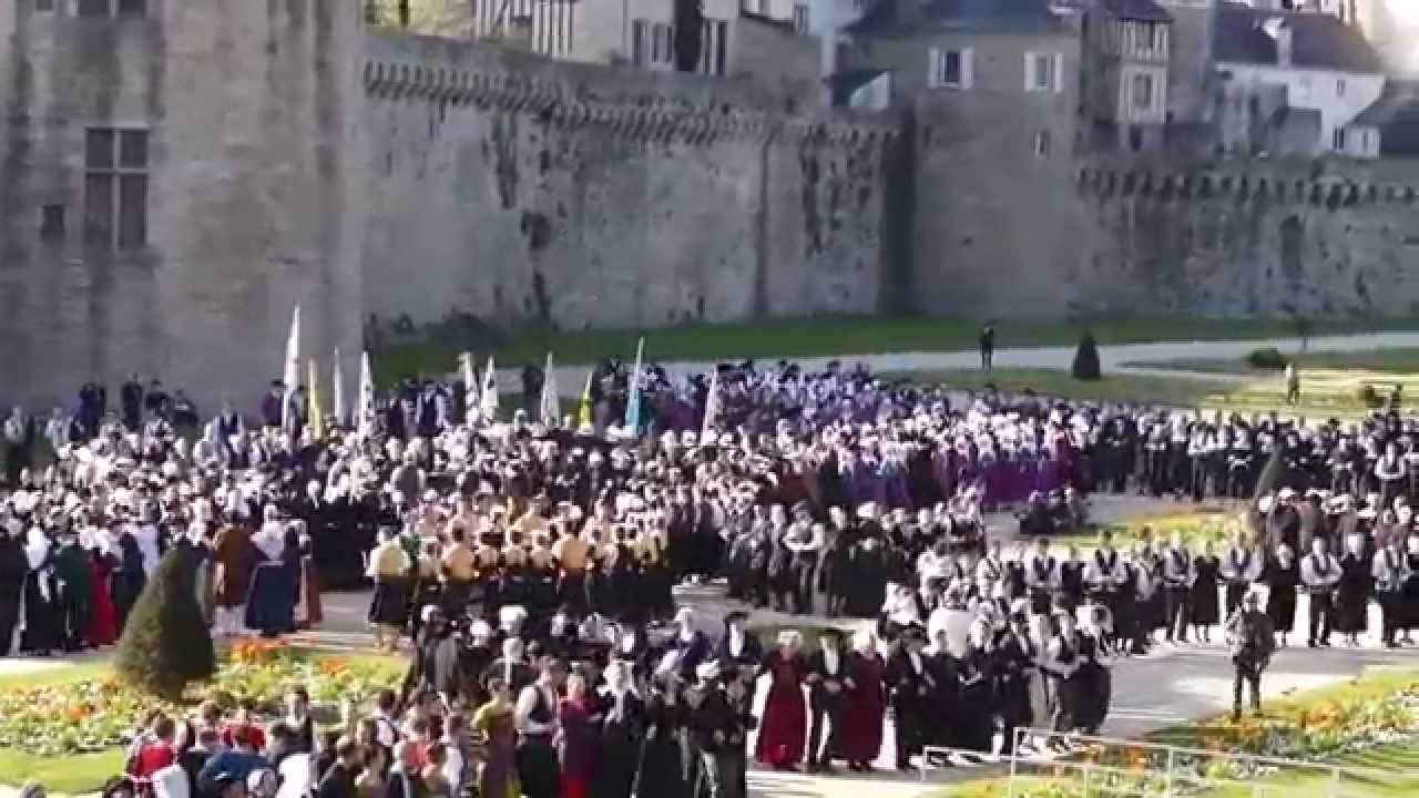 Pilé-menu devant les remparts Tradi'deiz 2015 Vannes