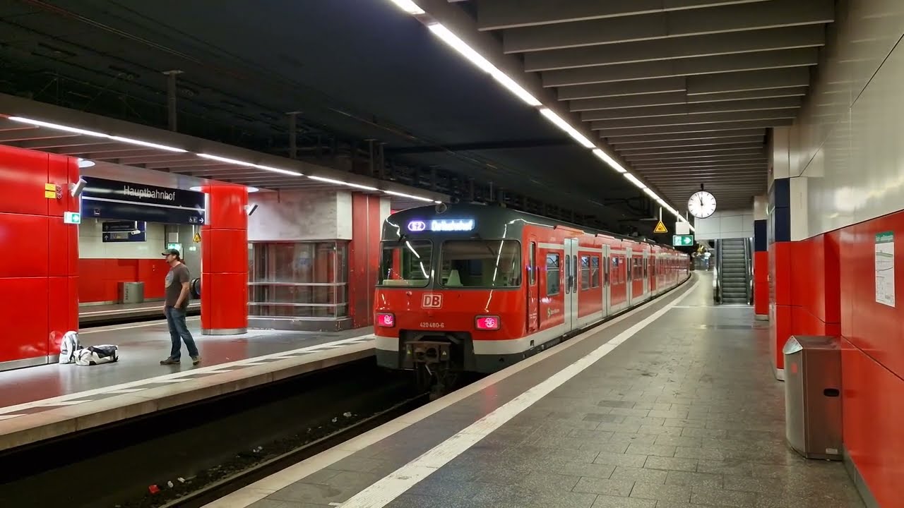 DB S-Bahn M&uuml;nchen - Einfahrt hat eine ET 420 Doppeltraktion im M&uuml;nchener Hbf als S2 zum Ostbahnhof