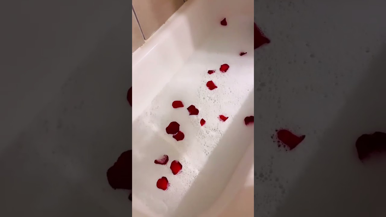 Rose Bath For The Win🌹🛁 #shorts#relax#romanticizeyourlife#romantic#rose#bath#luxury#subscribe