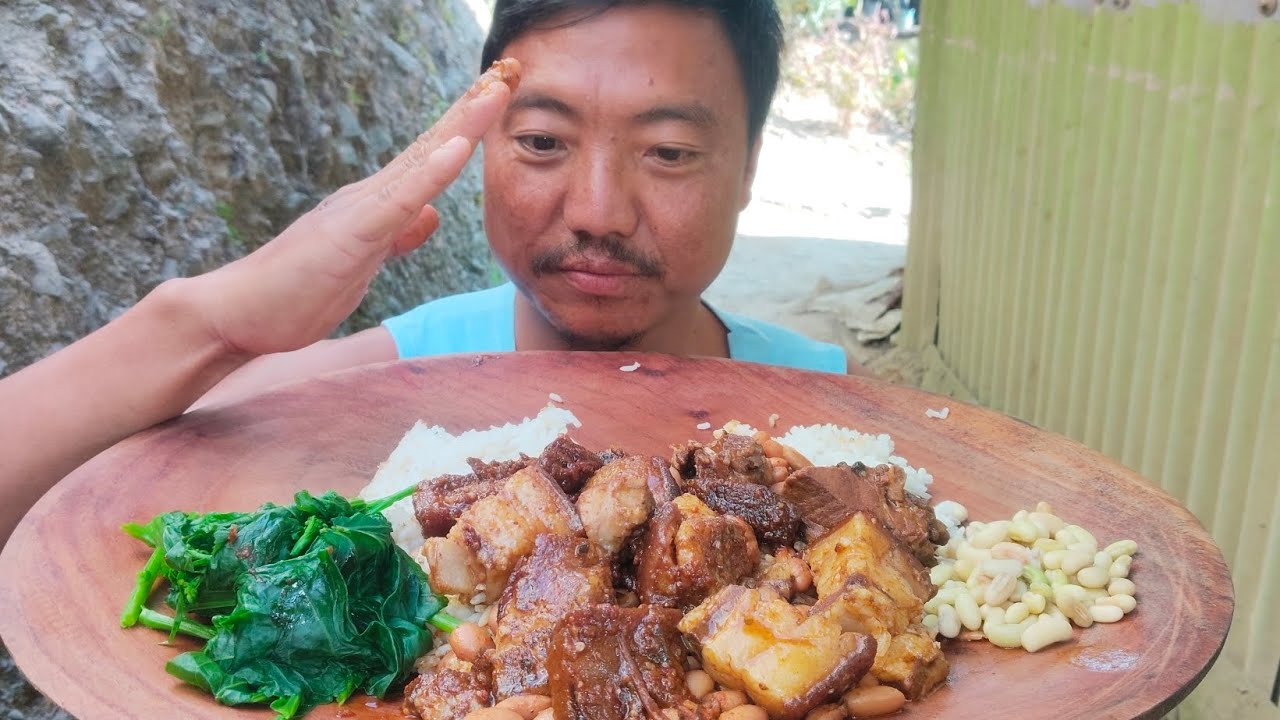Smoke pork with kholar and vegetables 🤤🥬🥬 
