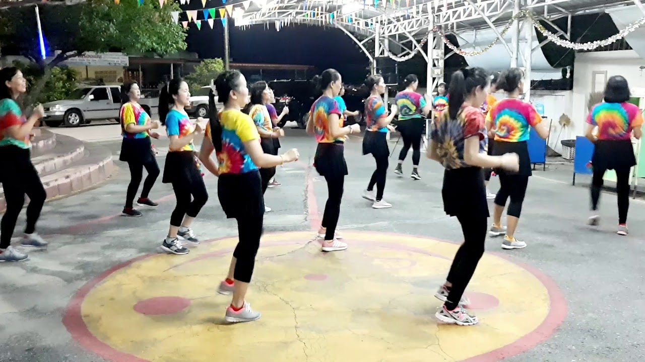 12/3/62 #จะไปมาเลย์ #สไตล์ อ.สุรีย์พร ยอดประเสริฐ พร้อมทีมงาน ลานหมู่บ้านการุณรังษี หมู่ 1 นครสวรรค์
