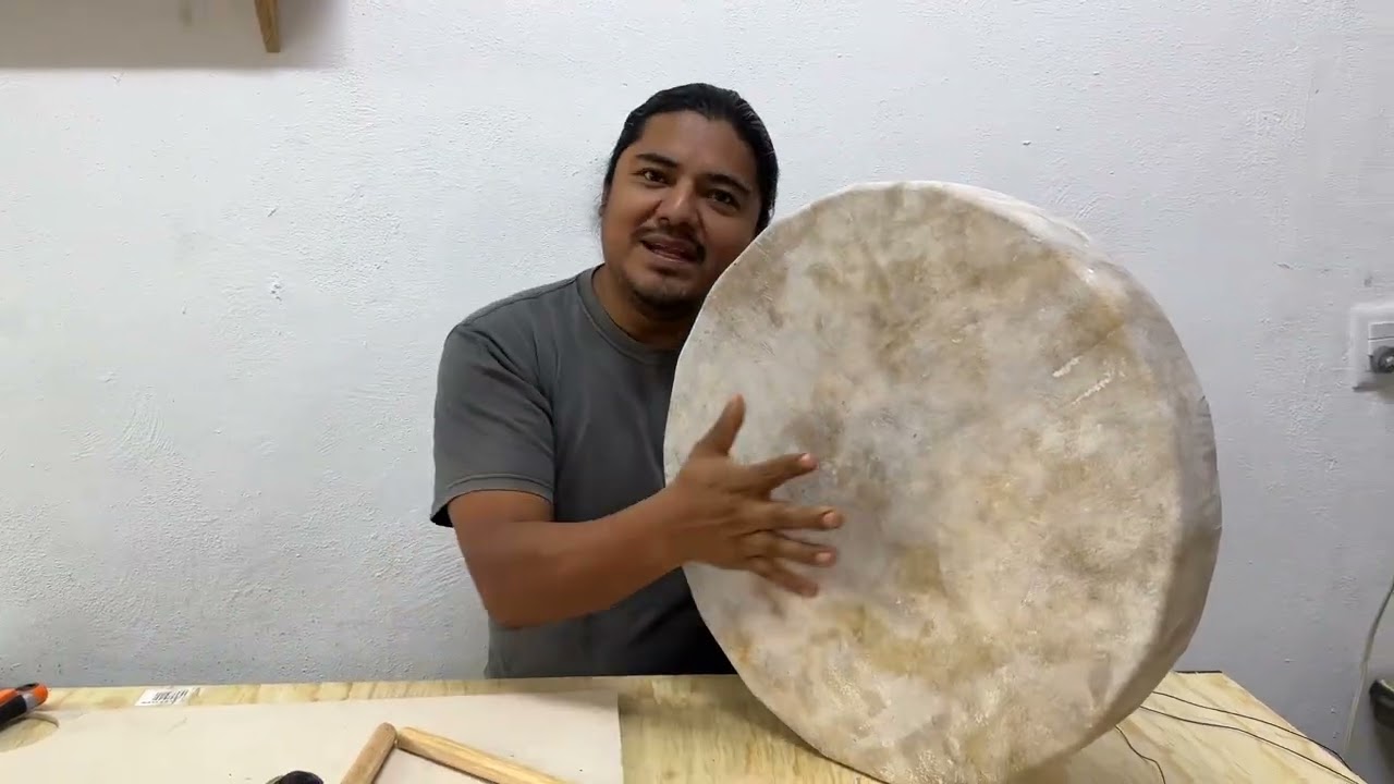 Baqueta forrada en piel de borrego para tambores con sonido grave