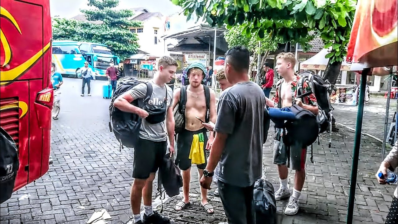 5 BULE ASAL LONDON naik sugeng rahayu patas ke surabaya !