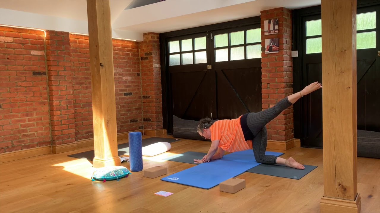 Slow Flow Yoga | Yoga For Beginners | Dee Opp 16.05.2020