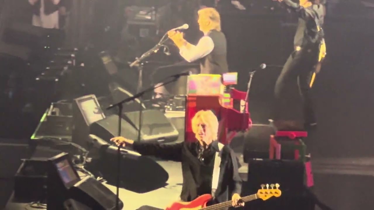 Paul McCartney - Hey Jude (Live in Columbus)
