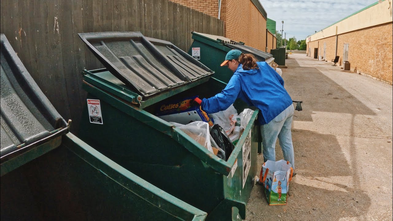 Dumpster Diving at Retail – Books, Flowers, and More!