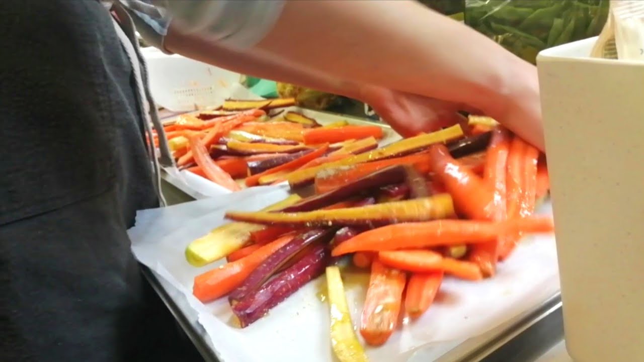 Gebackene bunte Karotten im Ofen zubereitet - alle m&ouml;gen sie wenn ich es so koche!