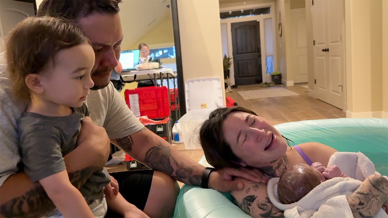 finding out our baby's gender at birth🤍🥹