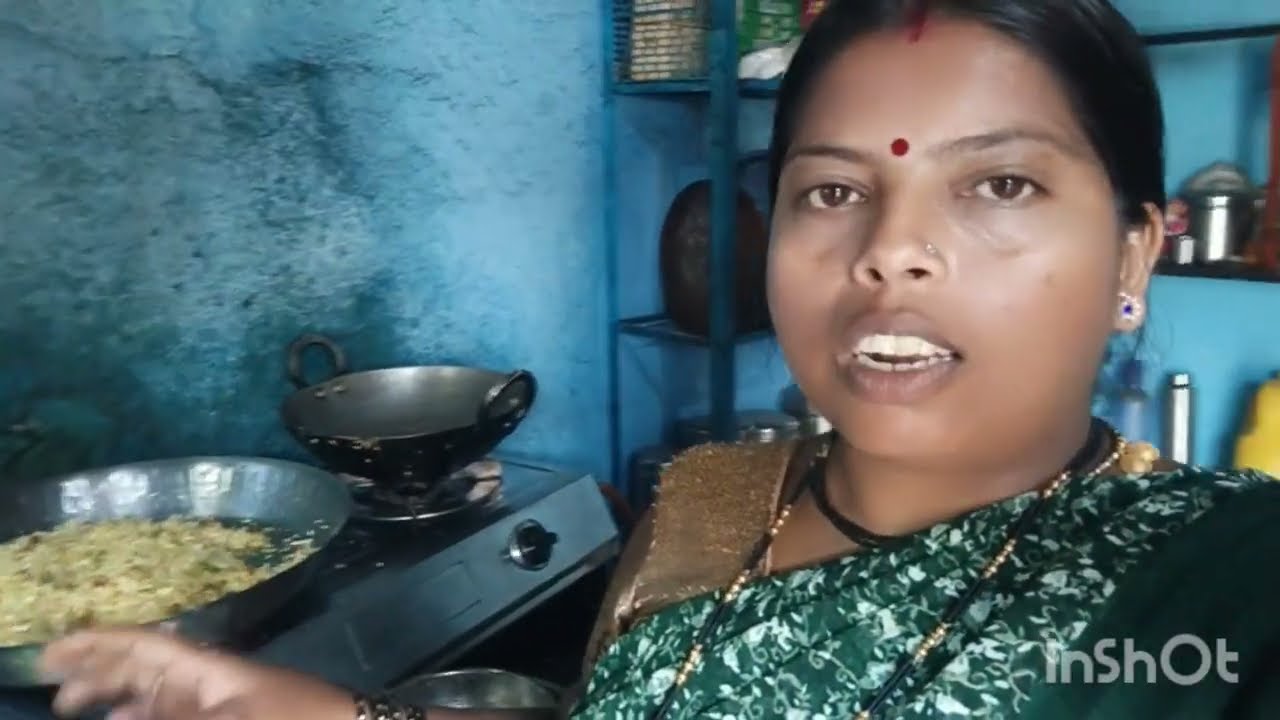 लेकराला साठी बनवला पोहेयचा चिवडा कुरकुरीत तुम्ही पण या पद्धतीने करून बघा 😍