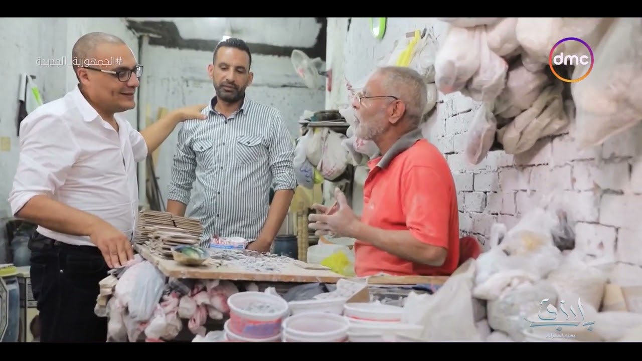 باب رزق - يسري الفخراني يحاور إيهاب عبده عن صناعة الصدف من داخل ورشة من أشهر ورش الصدف في مصر