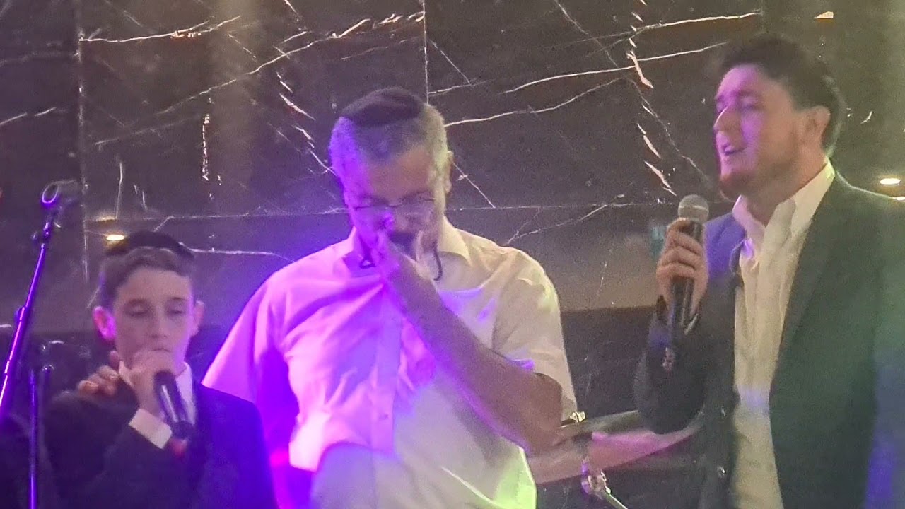 מרגשש בבר מצווה לנער הפלא מוטי גרינבום אל הנער הזה  התפללתי בהשתתפות ברוך בן יגאל והרב מאיר בלוך