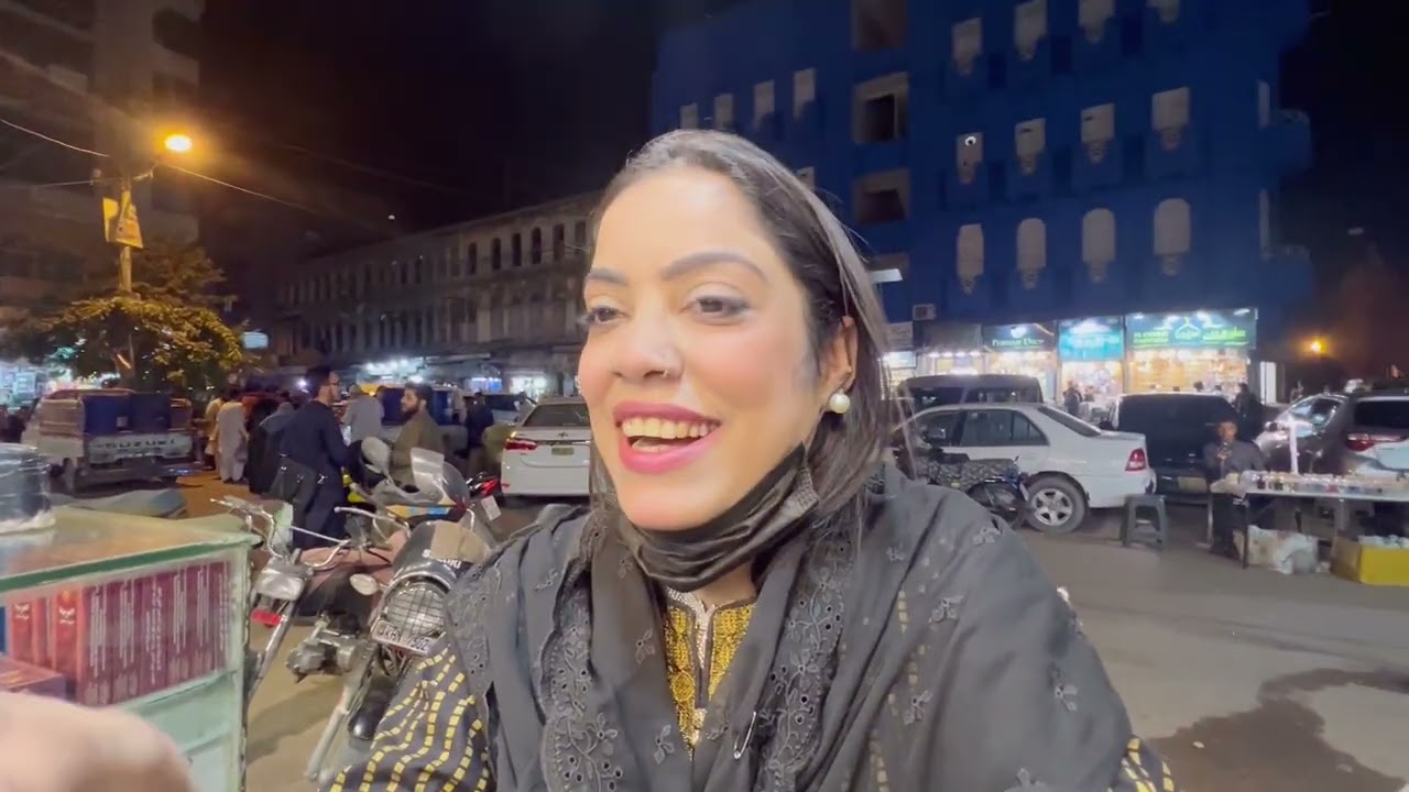 Salary mili to thori se shopping ki😘 !! Mall me crowd boht  tha !! Anam Ali vlog 