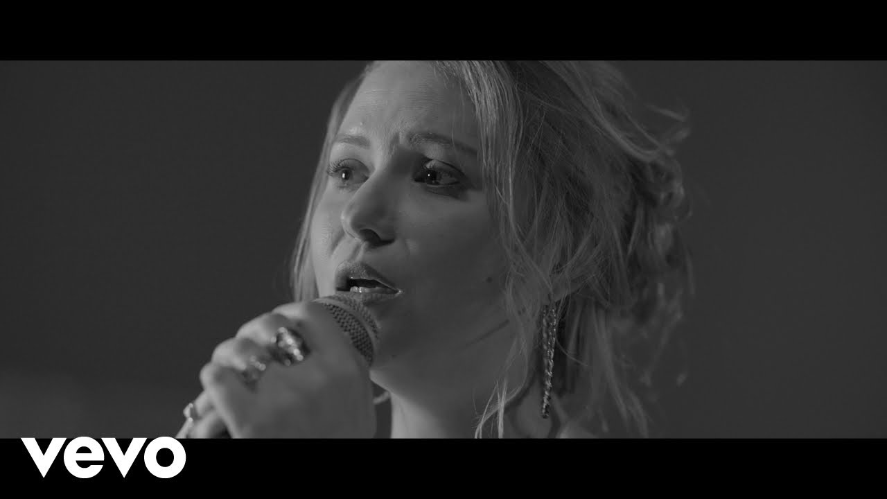 Nawel Ben Kra&iuml;em - D&eacute;rang&eacute;s (Live Session)