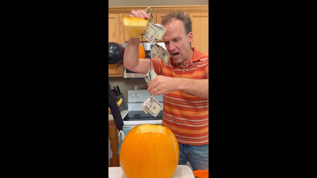 Throw a Ball, Get a Prize -- Halloween family game 👻