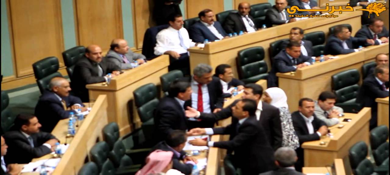 فوضى في مجلس النواب الاردني ومشادة بين يحيى السعود وسعد هايل السرور