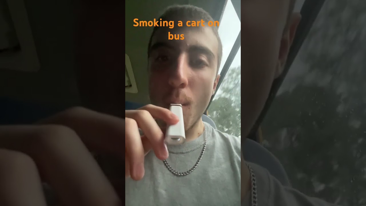 Smoking  Cart On The Bus 🚌 😶&zwj;🌫️ #subscribe #vape #shorts