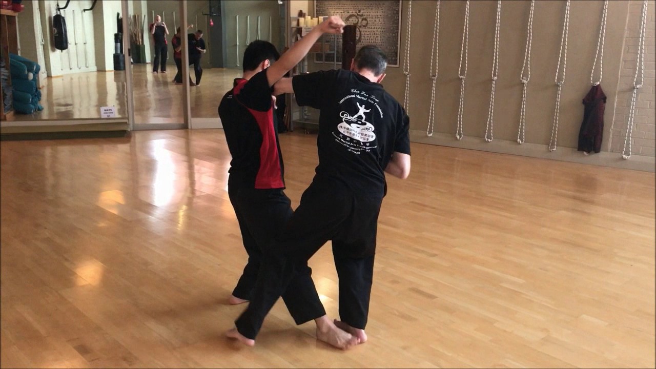 Bagua applications against a kick to the thigh