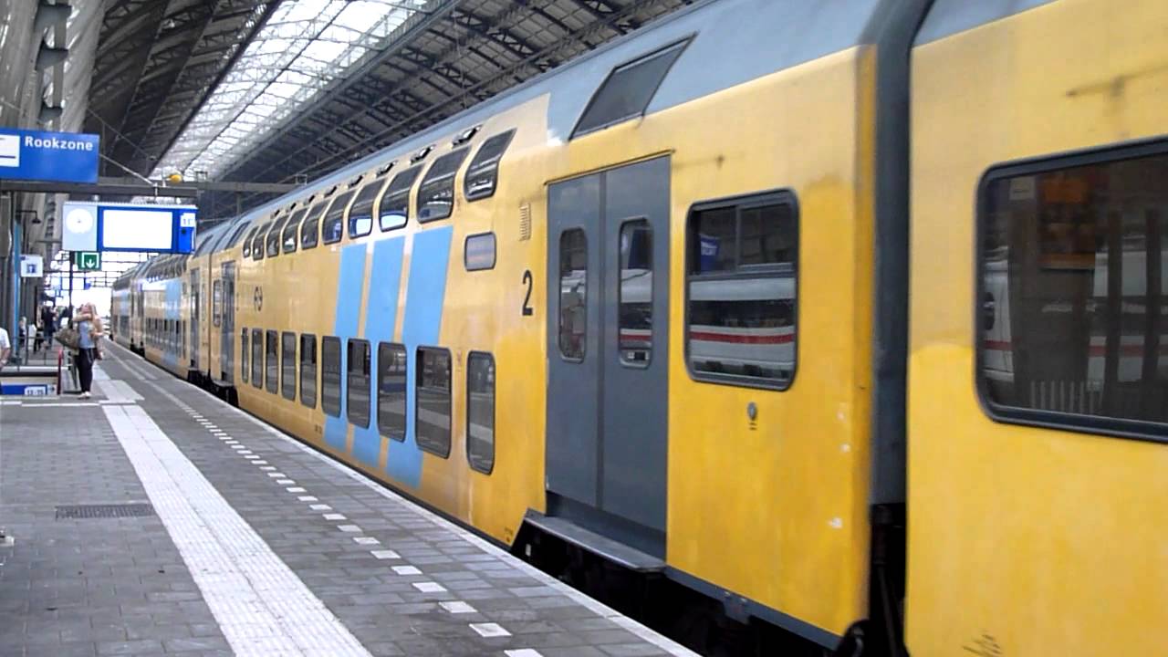 Een uitstervend type trein: DDAR-loc-loc-DDAR...