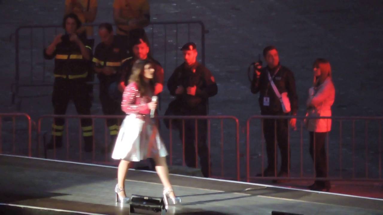 LAURA PAUSINI - NELLA PORTA ACCANTO, BELLISSIMO COSI', ASCOLTA IL TUO CUORE - 04.06.2016