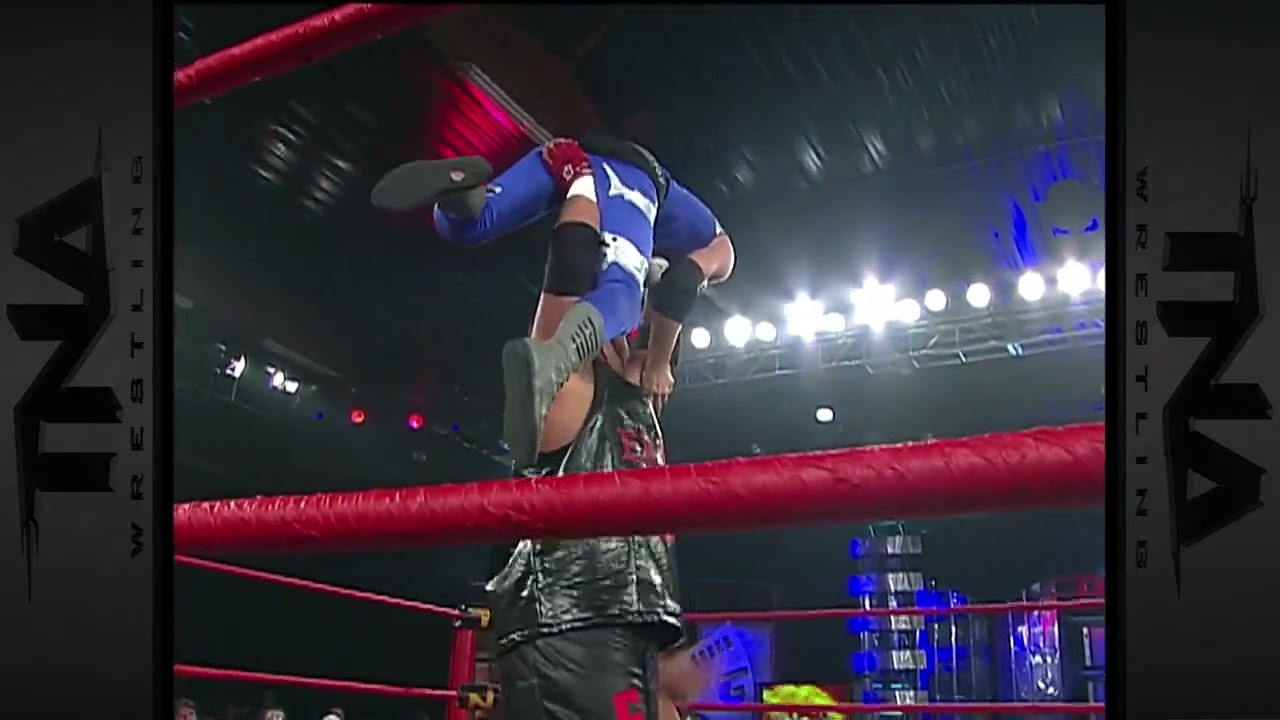 Sonny Siaki and Jamal (Umaga) with a great Cutter