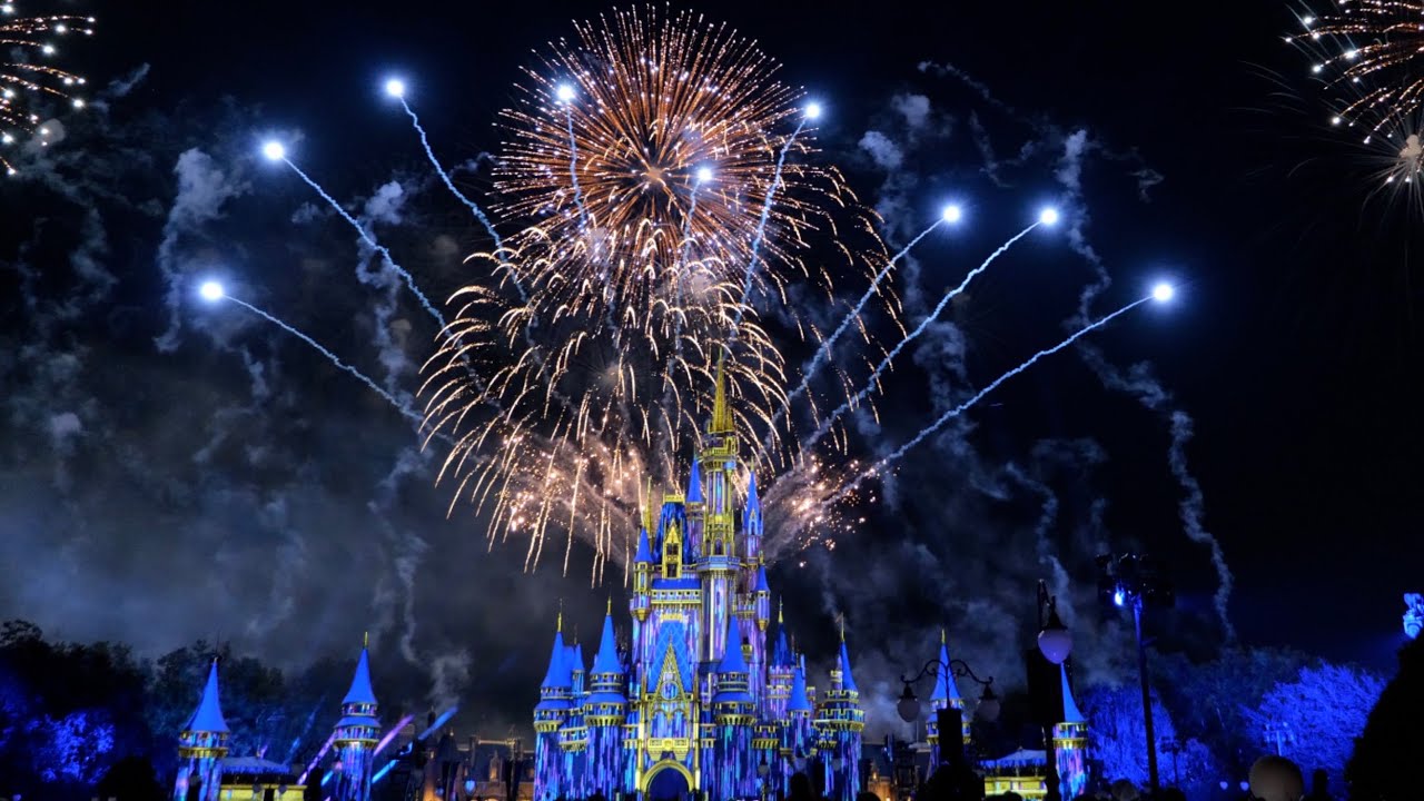 Minnie's Wonderful Christmastime Fireworks at Magic Kingdom 2023 Full Show in 4K | Walt Disney World