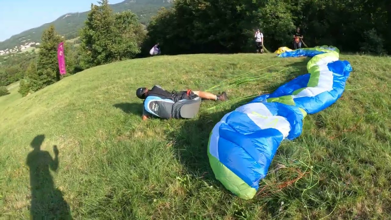 Shoelace paragliding fail