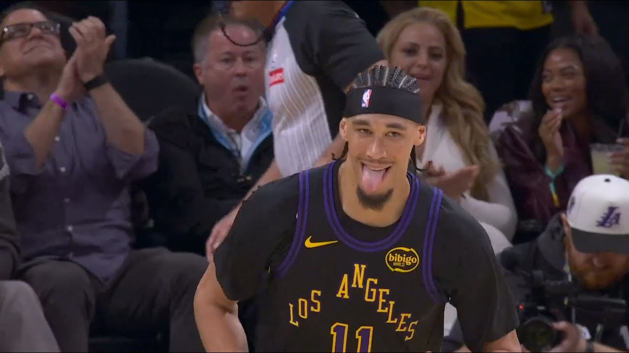 Jaxson Hayes with the powerful dunk and the tongue out off a Pick & Roll with LeBron James