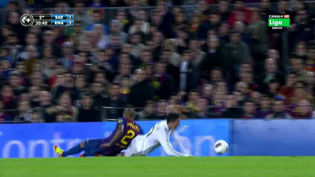 Dani Alves Tackle vs Cristiano Ronaldo HD
