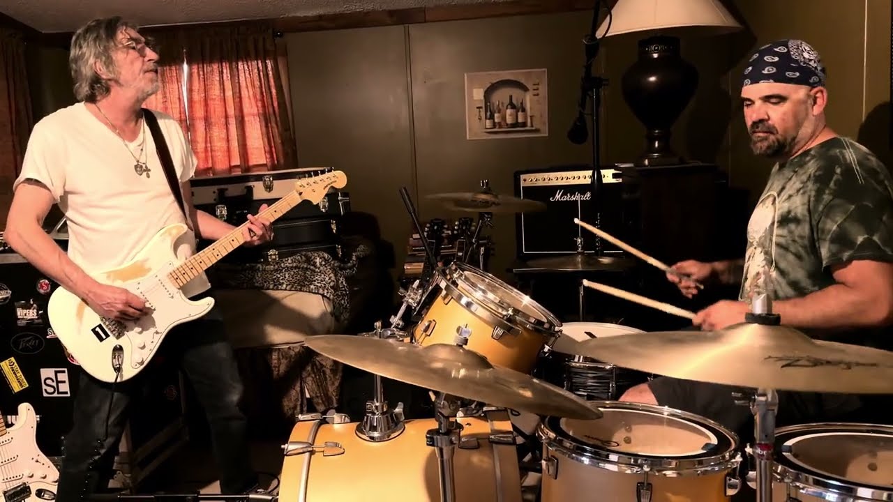 Minimalistic 2 piece rock in 2026/ 100 Watt Vipers 