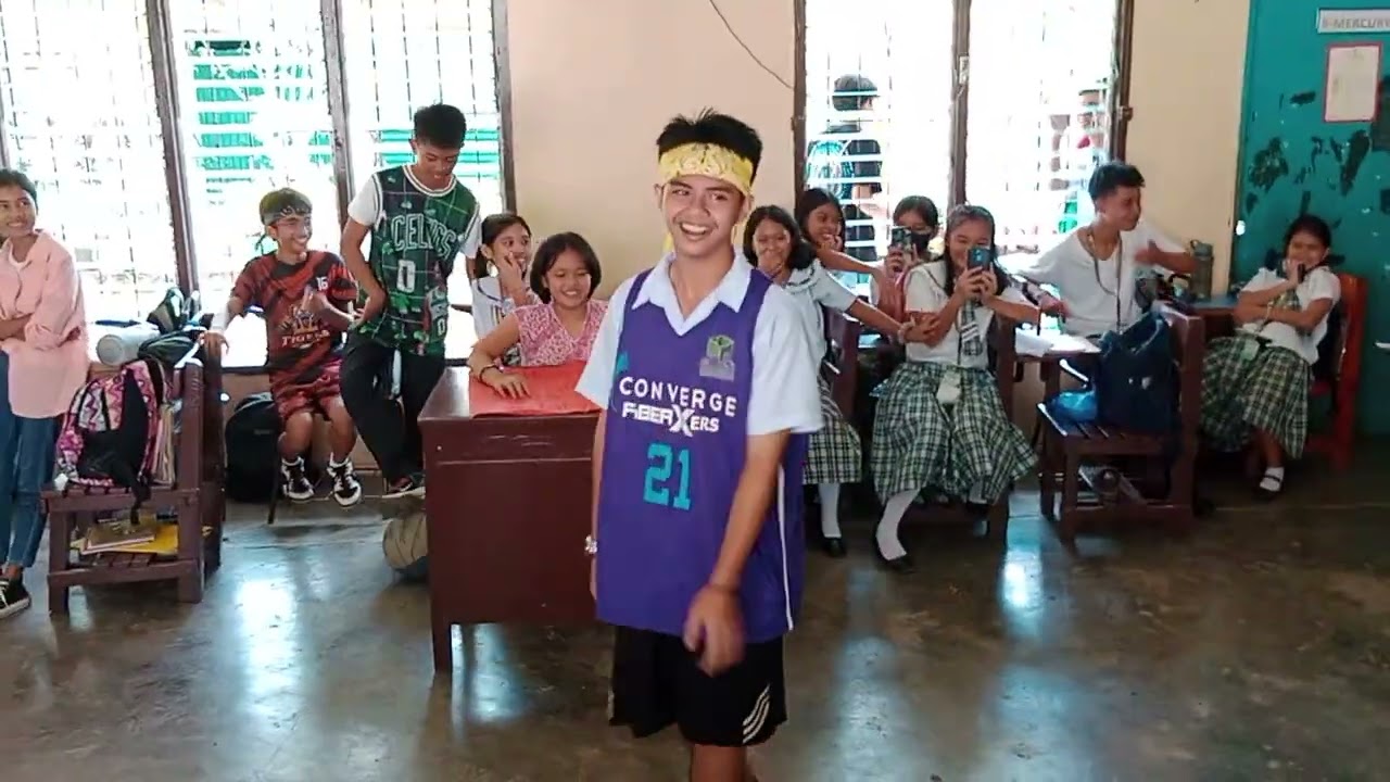 She's Dating the Gangster (Roleplay)