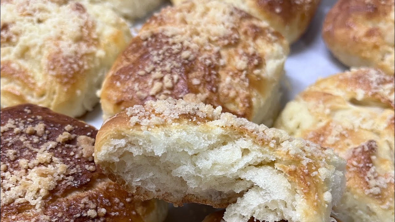 Булки Московские! Тесто не сложное, а получается вкусно !