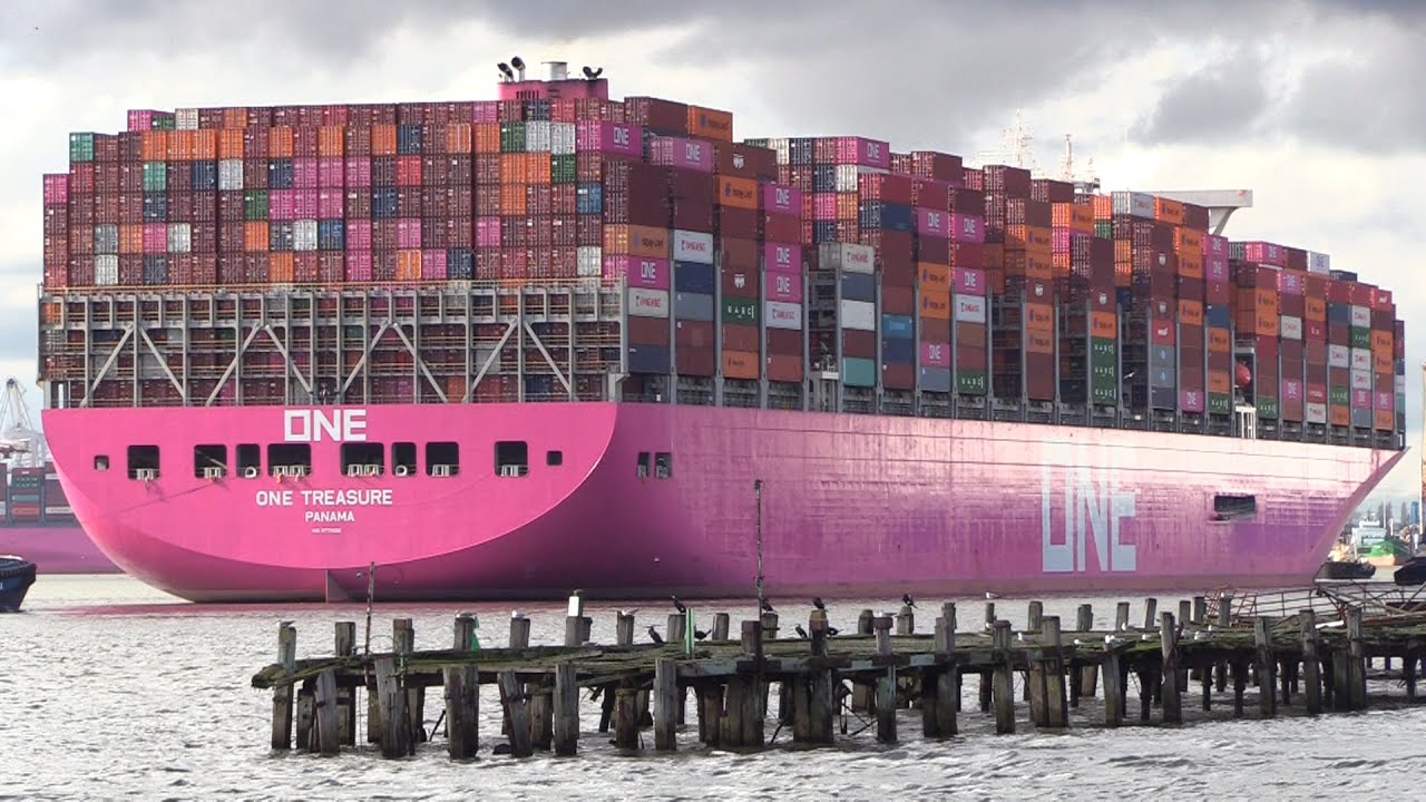 ONE TREASURE ARRIVING & MEETS ONE INTELLIGENCE IN SOUTHAMPTON DOCKS 02/03/24