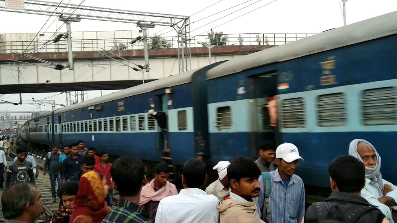 Howrah Jamalpur Express arriving at Bhagalpur Junction People Standing very close to Train