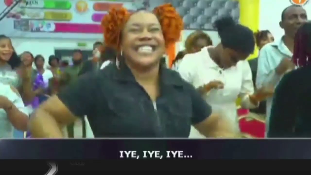 Minstrel Lady Phil Leading God's people in a heartfelt Praises unto God so put on your dancing shoes