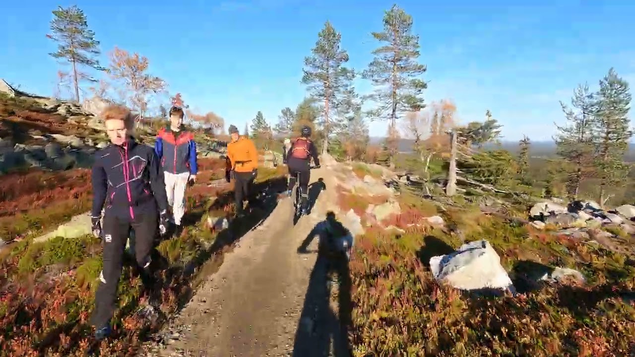 Maastopyöräilyä Ylläs Tuomikurulta Kesänkijärvelle päin 27.9.2025
