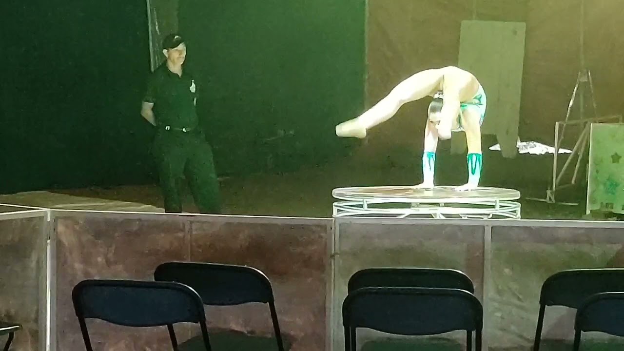 Circo 🎪 2021 / Contorsionista 🦿 / HABANA circus