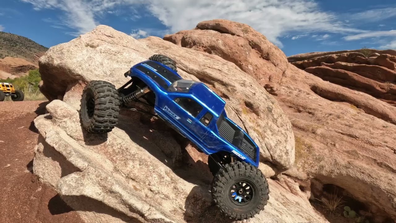 Redcat Vertex 6 and the bus have fun together