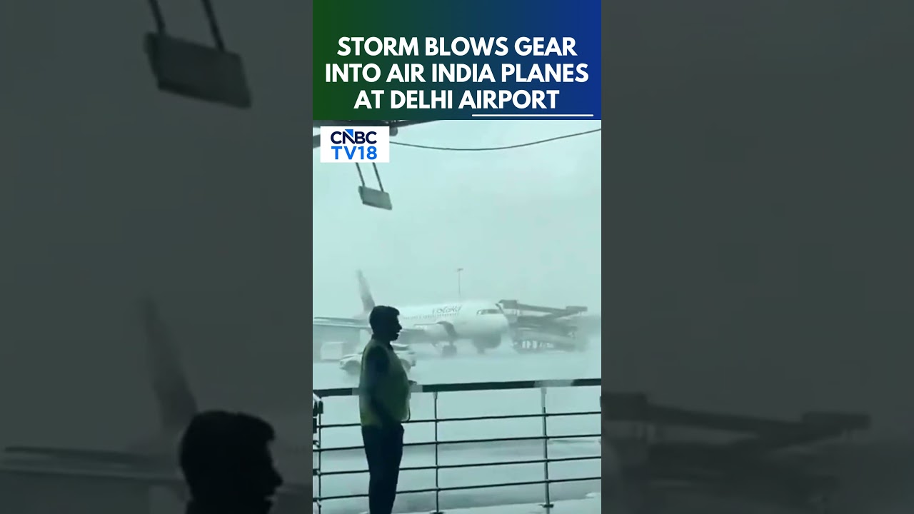 Шторм повредил 3 самолета Air India в аэропорту Дели | Наземное оборудование врезалось в воздушны...