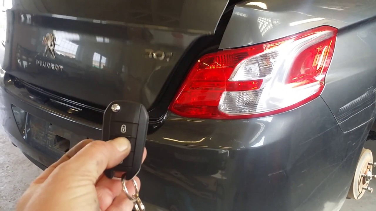 Peugeot 301 rear bumper, zadní nárazník - demontáž