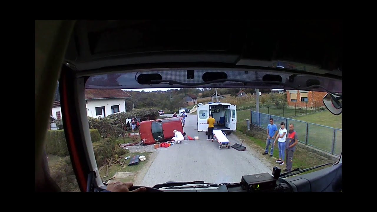 Teška saobraćajna nezgoda / Severe traffic accident - Vatrogasci Kozarska Dubica