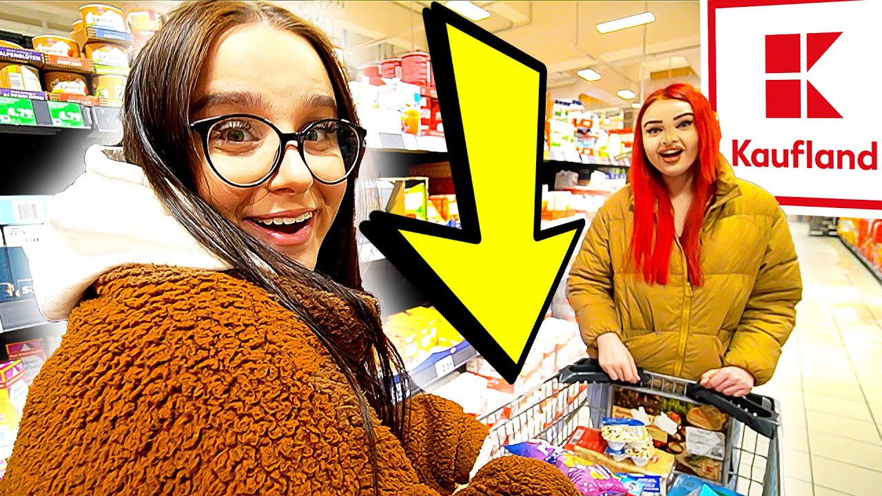 1.ten mal ALLEINE EINKAUFEN im Supermarkt! 🛒🙄 ( Egg wird angefahren) - Celina