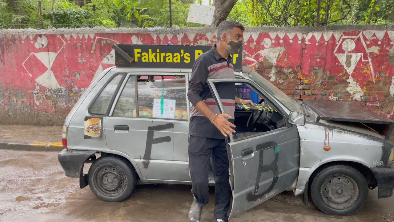 FAKIRAA UNCLE Selling Burger from his Maruti 800 Car | Indian Street Food